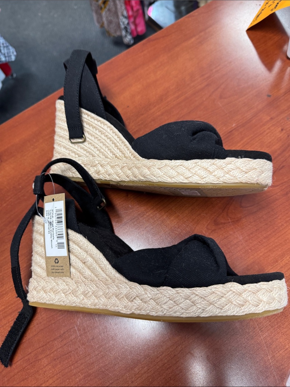 Toms wedges size 9.5 // 082607